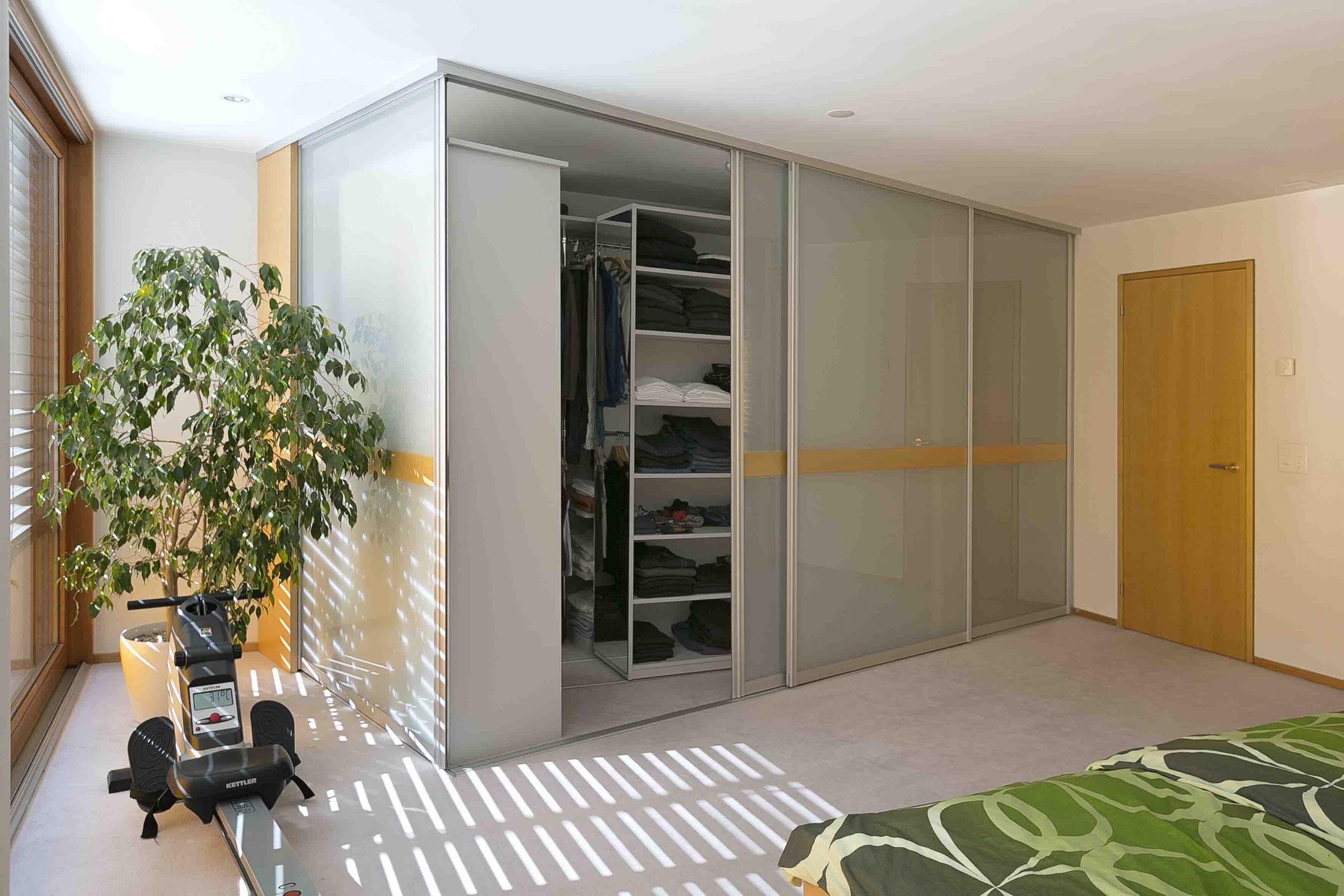 Begehbarer Kleiderschrank 40 Begehbarer Kleiderschrank 40 scaled | Auf & Zu
