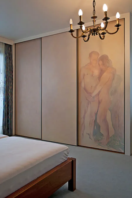 Gemaltes Kunstwerk auf Schiebetüre Feldkirch