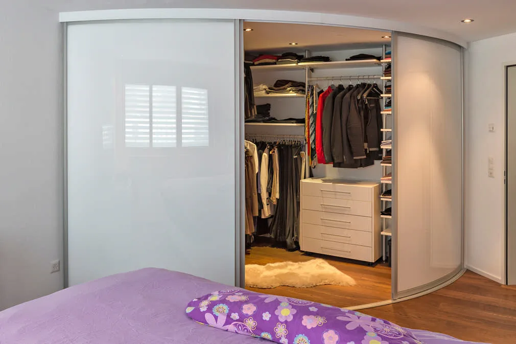 Schiebetüren | Runde Schiebetüren als Schrankfrot 1