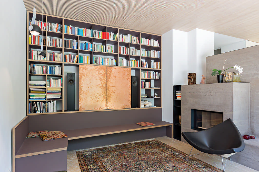 Wohnwand mit Sitzgruppe für Bücher, Fernseher und Stereoanlage im Wohnzimmer Wettingen 0