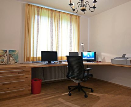 Büroeinrichtung vom Schreiner in Eiche Feldkirch