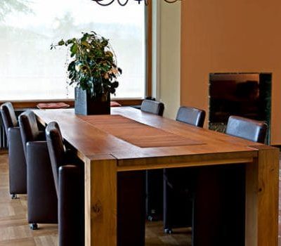 Massiver-Eichentisch-für-8-Personen-Feldkirch-ov10cp0vpvlarq6fpl2zqtysq1aoyiwzo2xc4pcpik